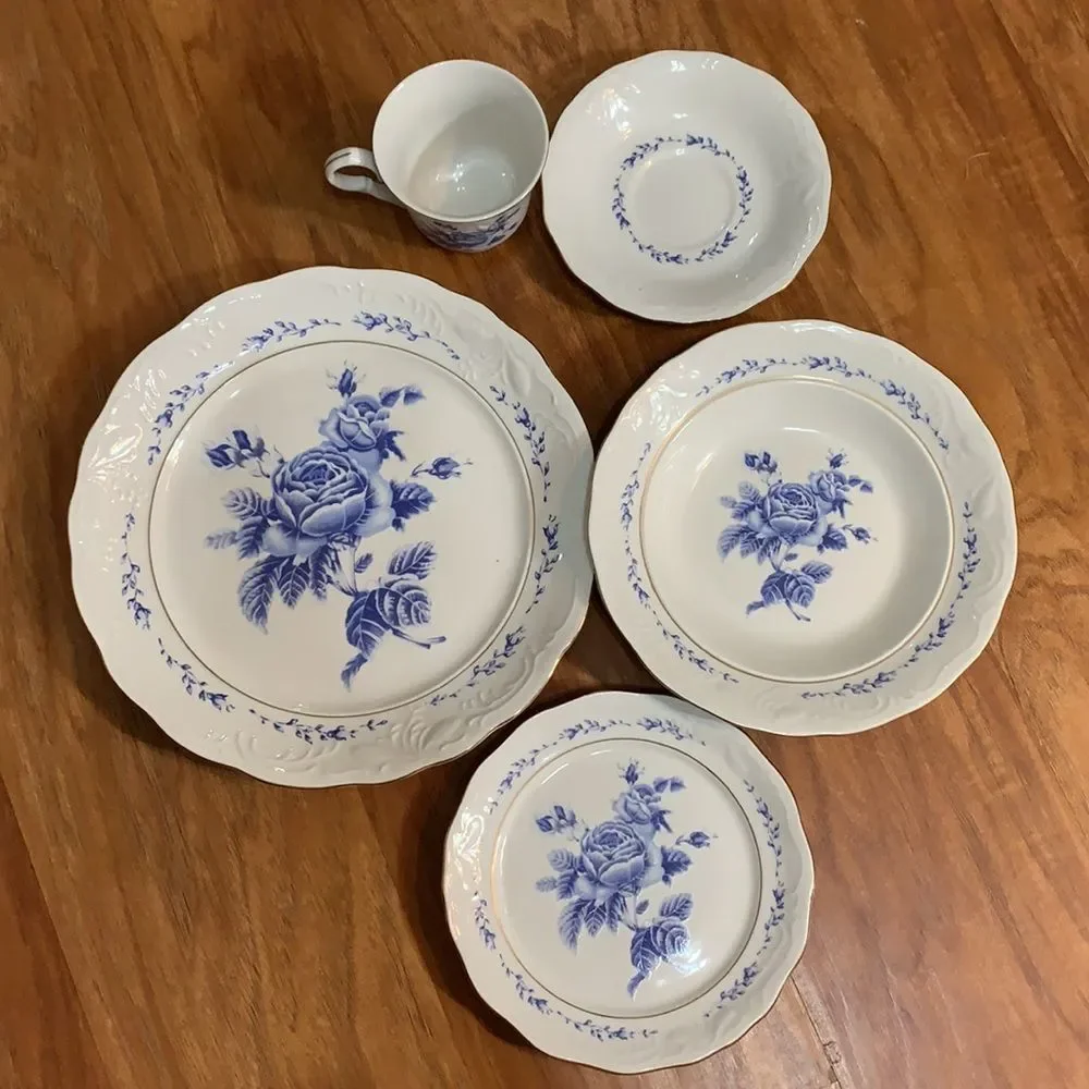 Gibson China Vintage Victorian Blue Rose 5 Piece Floral Place Setting Gold Trim